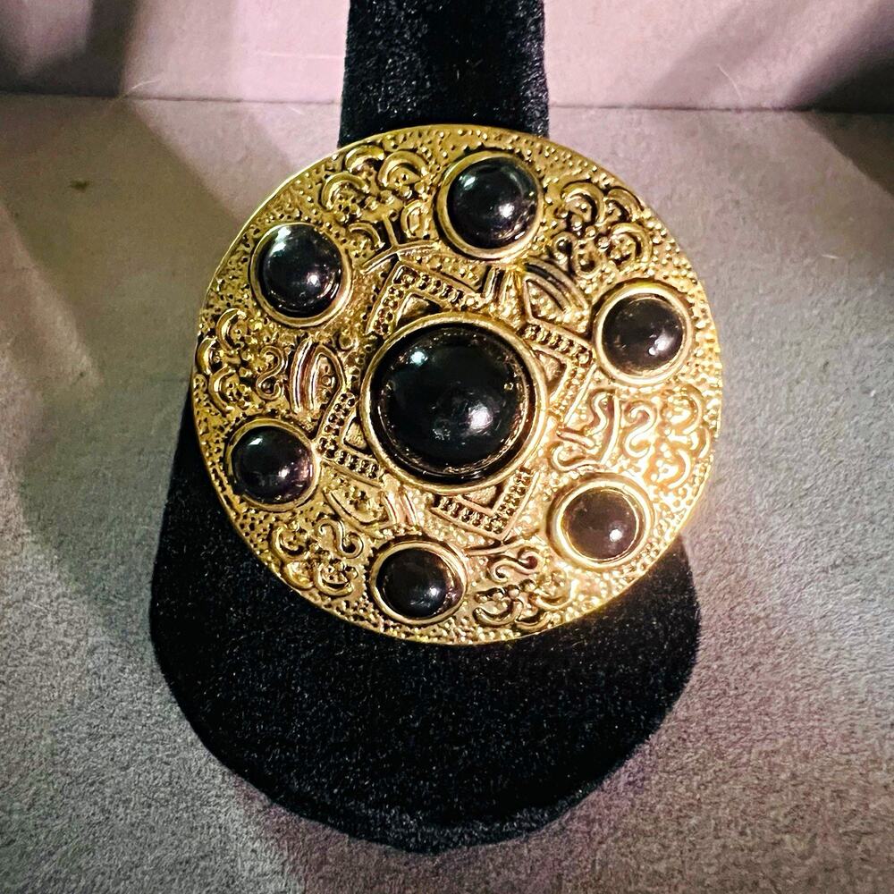 Vintage Gold Tone Round Filigree Stretchy Ring 7 Black Cabochon Bezel Stones, 9